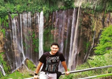 "Uitzicht op de Tumpak Sewu waterval tijdens een rondreis Java op maat."