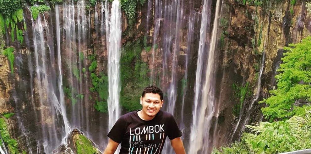 "Uitzicht op de Tumpak Sewu waterval tijdens een rondreis Java op maat."