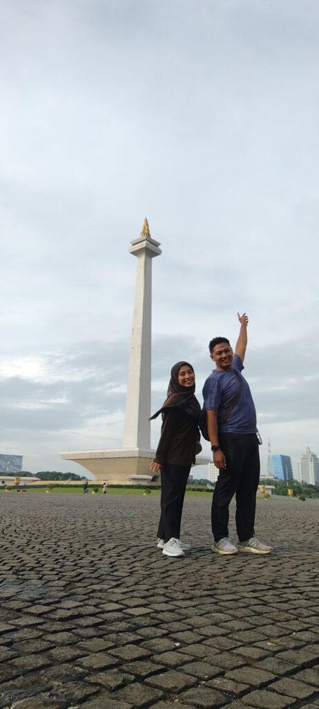"Uitzicht op Monas tijdens een tour over Jakarta toerisme, de hoofdstad van Indonesië."