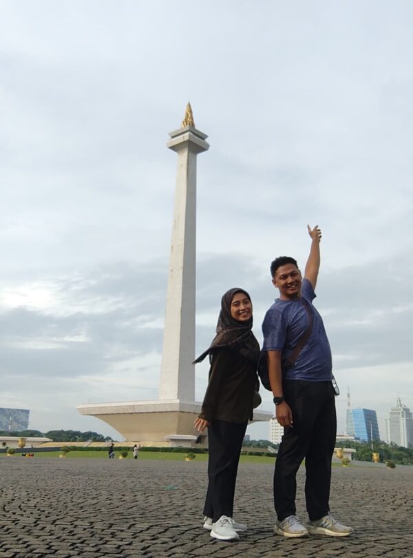 "Uitzicht op Monas tijdens een tour over Jakarta toerisme, de hoofdstad van Indonesië."