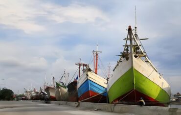 Sunda Kelapa Harbor Jakarta met traditionele pinisi-schepen