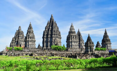"De indrukwekkende Prambanan tempel tijdens een culturele reis Java met Javaindotour."